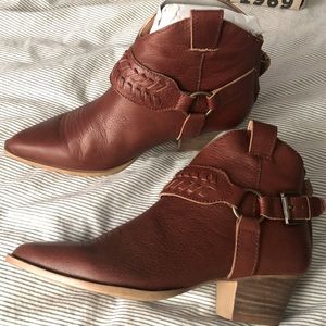 ⭐️SOLD⭐️Like New! Woman’s Leather Dingo Boots sz7.5